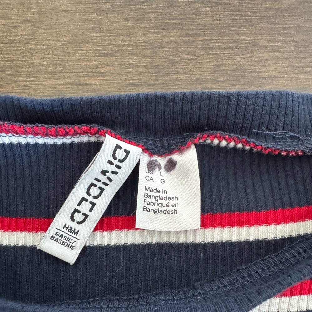 💜3/$15 Divided H&M Crop Top - Picture 7 of 7